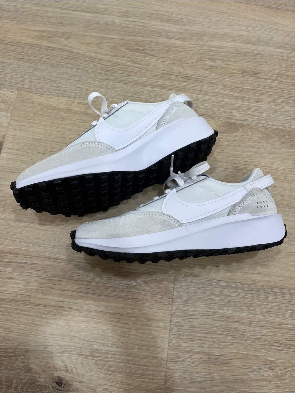 Nike Women’s Waffle Debut - Picture 4 of 7